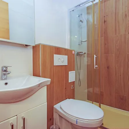 Campus Apartment *